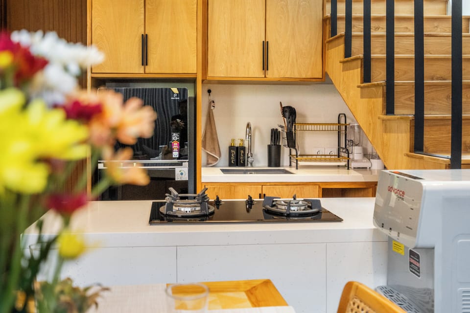 Superior Villa, Balcony, Pool View | Private kitchen | Fridge, microwave, stovetop, electric kettle