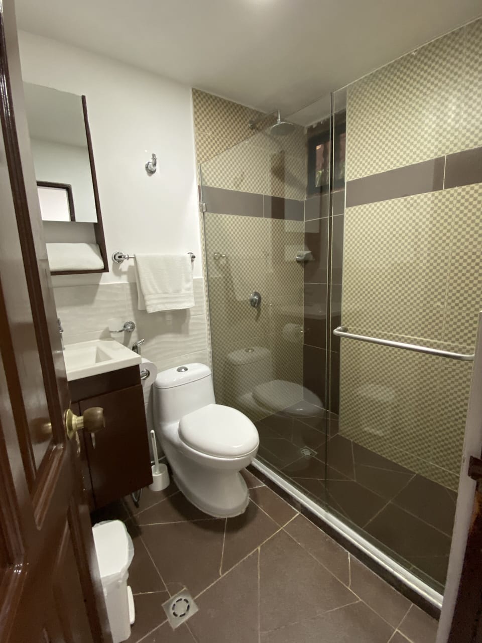 Double Room | Bathroom | Shower, free toiletries, bathrobes, towels