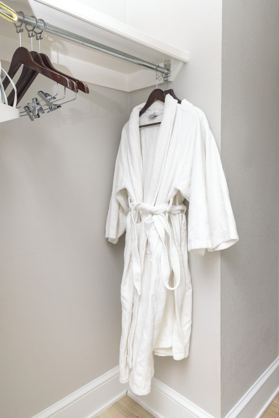 Queen Fireside, single person jetted tub | Bathroom shower