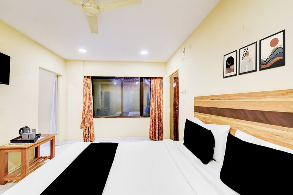 Desk, WiFi (free), bed sheets