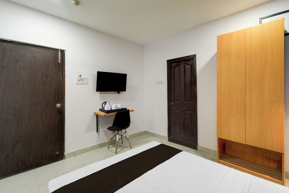 Desk, WiFi (free), bed sheets