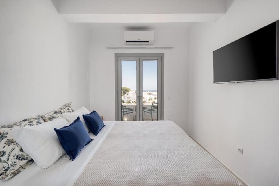 Deluxe Double Room, Balcony, Sea View | In-room safe, iron/ironing board, WiFi (free)