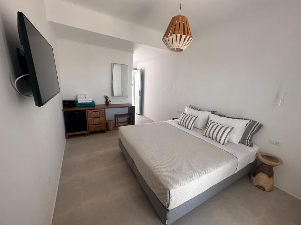 Deluxe Double Room, Balcony, Sea View | In-room safe, iron/ironing board, WiFi (free)