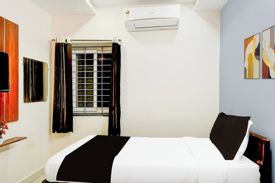 Desk, WiFi (free), bed sheets