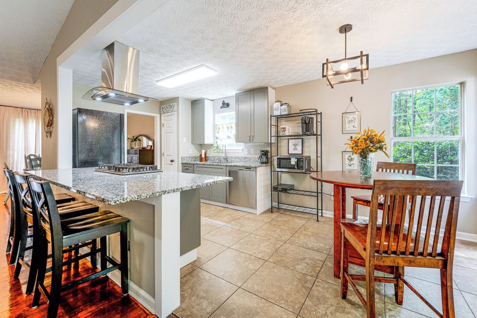 Kitchen | Main Level
