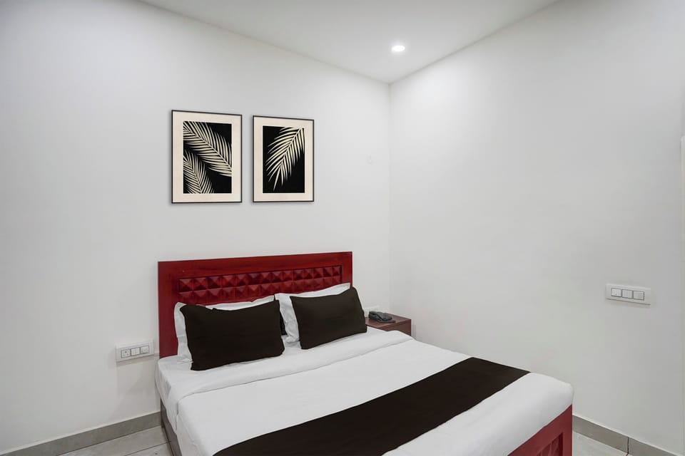 Classic Room | Desk, iron/ironing board (on request), WiFi (free), bed sheets