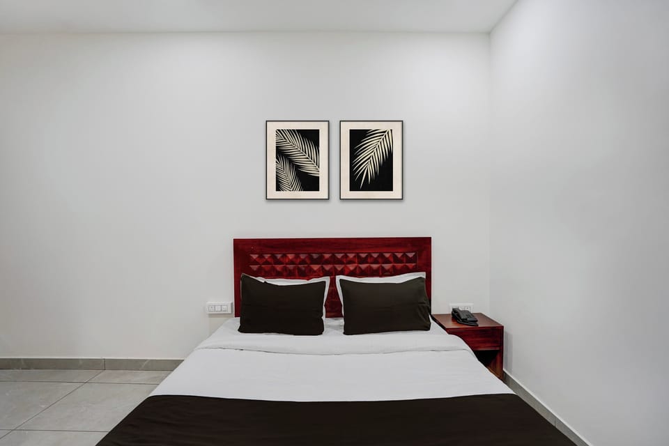 Classic Room | Desk, iron/ironing board (on request), WiFi (free), bed sheets