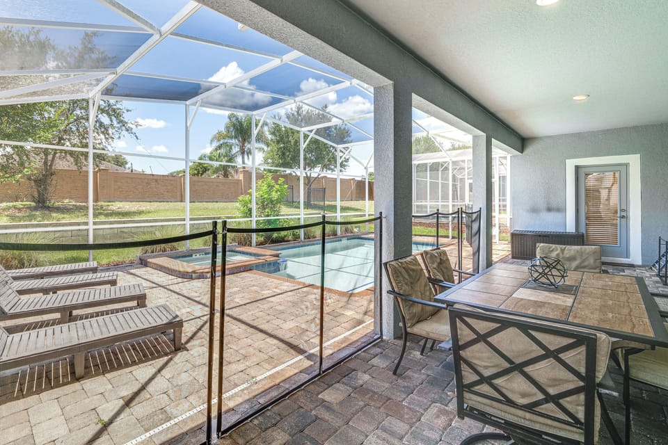 Lanai w/ Pool & Hot Tub