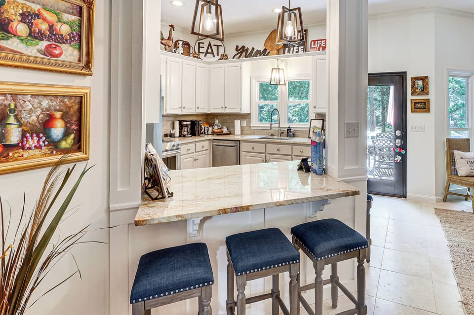 Breakfast Bar | Kitchen