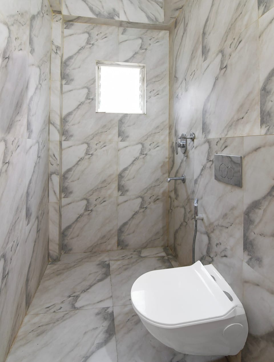 Deluxe Room | Bathroom | Shower, free toiletries, towels, soap