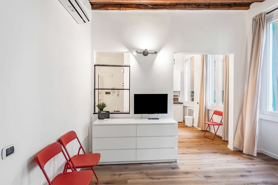 Standard Apartment, 1 Bedroom, Microwave (Old Town Living) | Interior