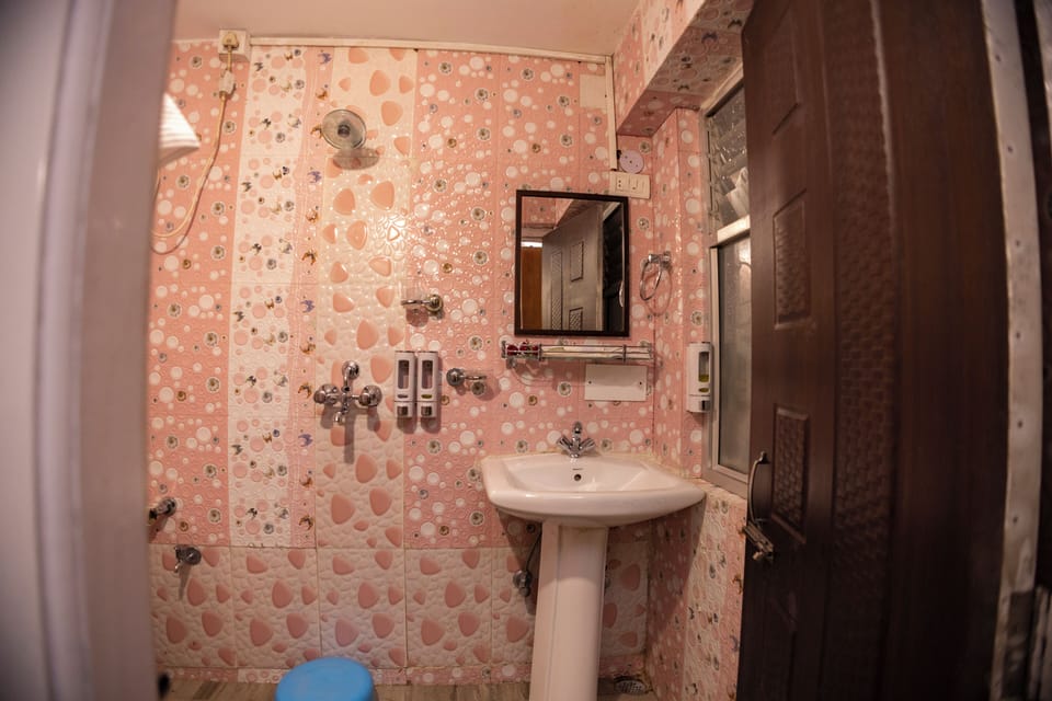 Comfort Double Room | Bathroom | Shower, slippers, towels, soap