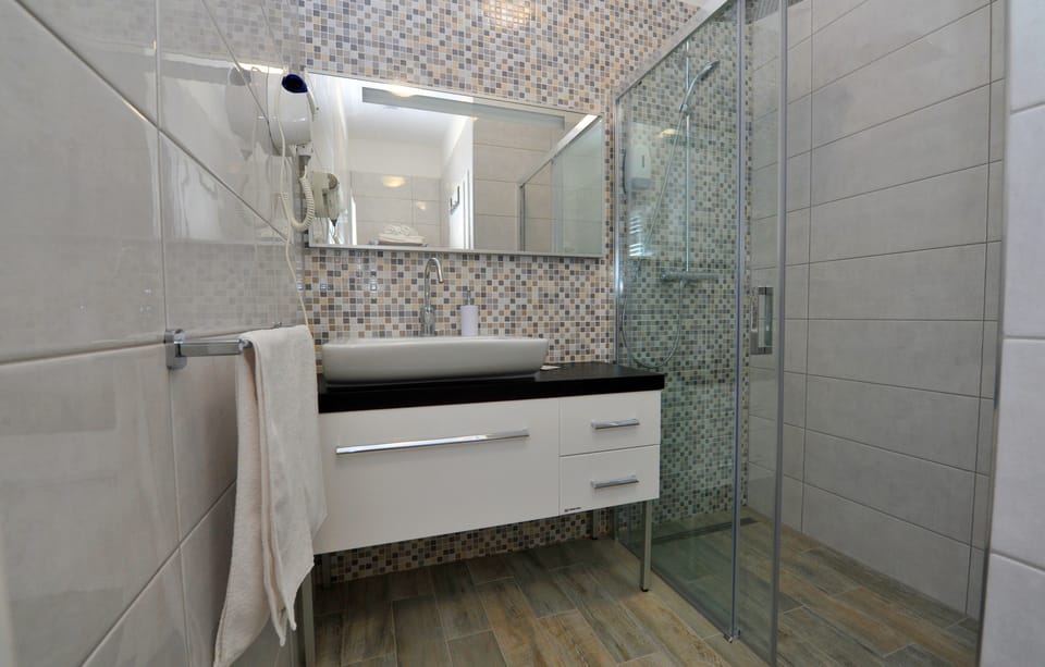Shower, free toiletries, hair dryer, towels