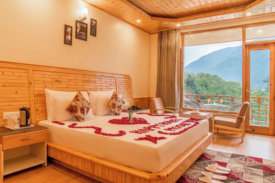 Luxury Room, Balcony, Mountain View | Iron/ironing board, WiFi (free)