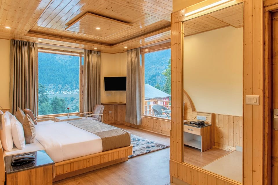 Luxury Room, Balcony, Mountain View | Iron/ironing board, WiFi (free)