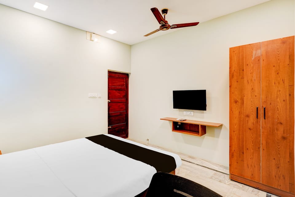 Classic Room | Desk, WiFi (free), bed sheets
