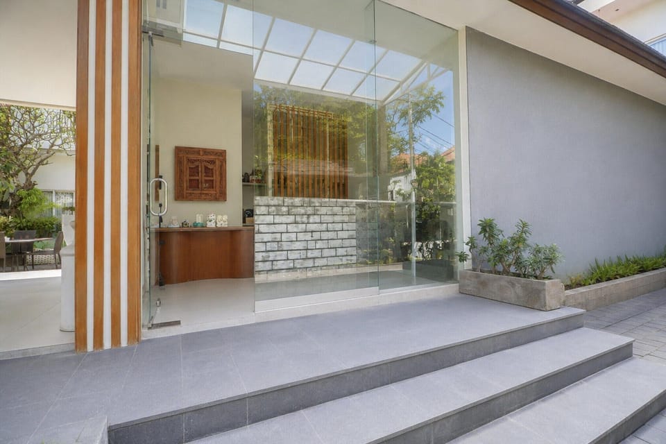 Entrance / Reception