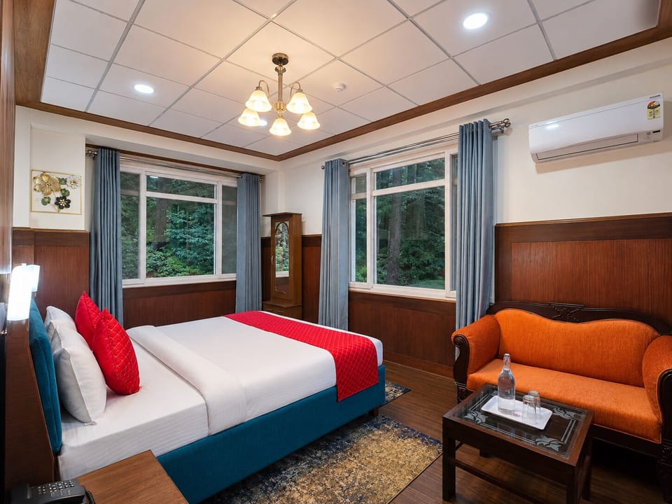 Suite | Iron/ironing board, WiFi (free)