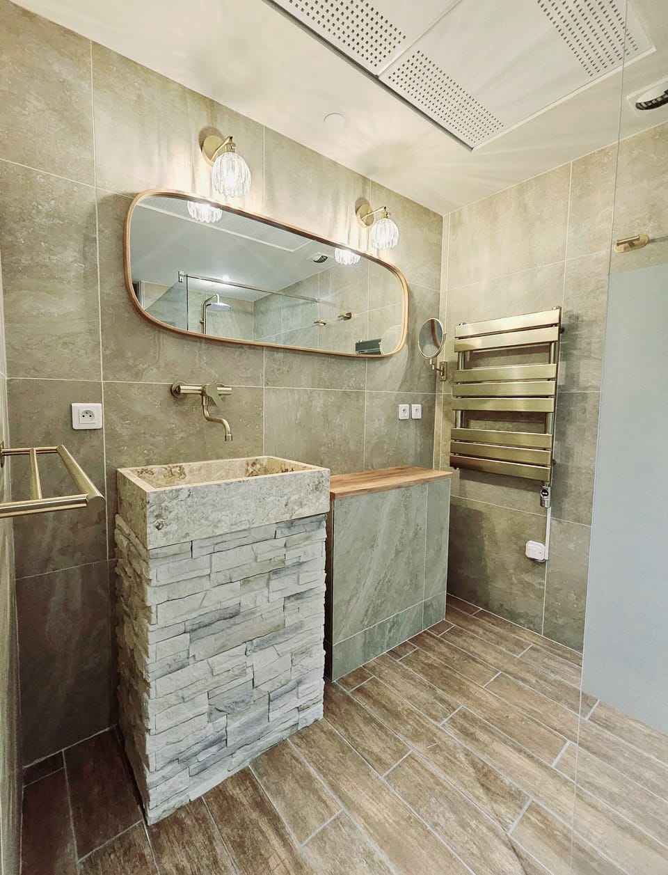 Romantic Double Room, Vineyard View | Bathroom | Hair dryer, towels, shampoo, toilet paper