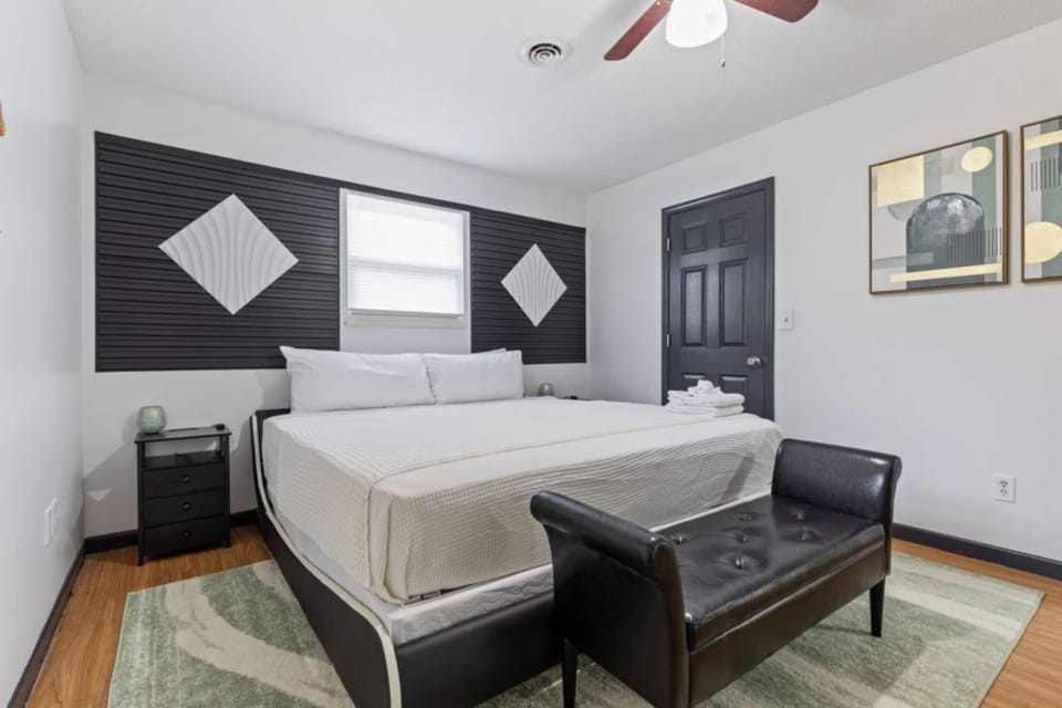 Signature House, 3 Bedrooms, Hot Tub, Mountain View | Iron/ironing board, WiFi (free), individually decorated