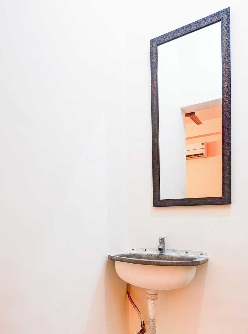 Classic Room | Bathroom | Shower, free toiletries, towels, soap