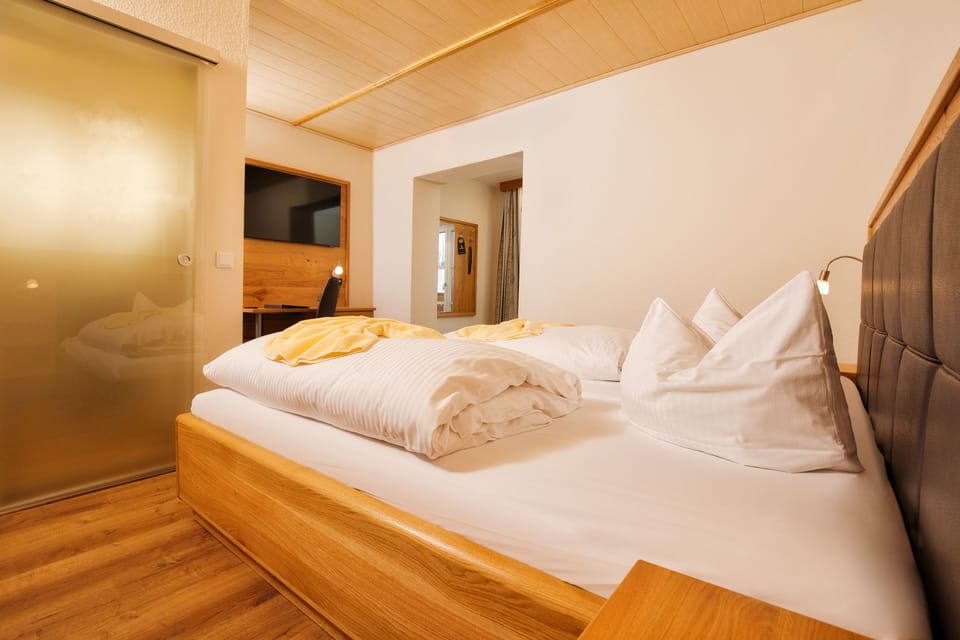 Comfort Double Room, Mountainside | In-room safe, desk, cribs (free), WiFi (free)