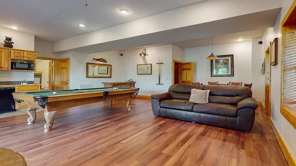 Cabin Game Room Smokies