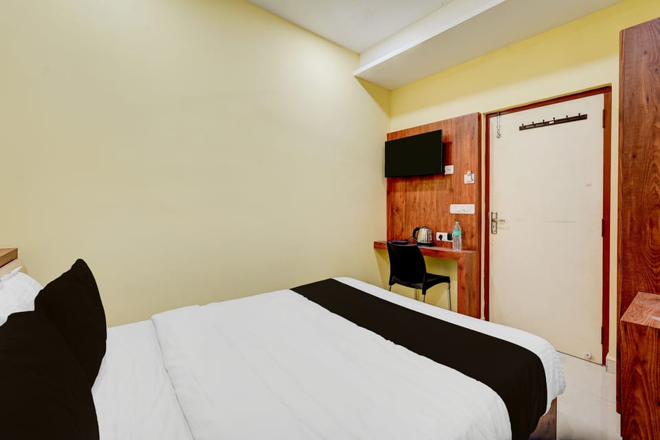 Classic Room | Desk, WiFi (free), bed sheets