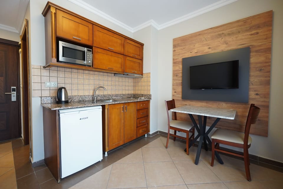 Family Apartment, 1 Bedroom | 1 bedroom, minibar, desk, soundproofing