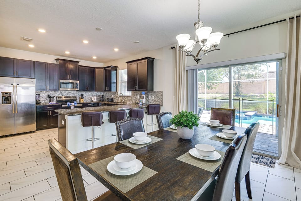 House (6 Bedrooms) | Interior