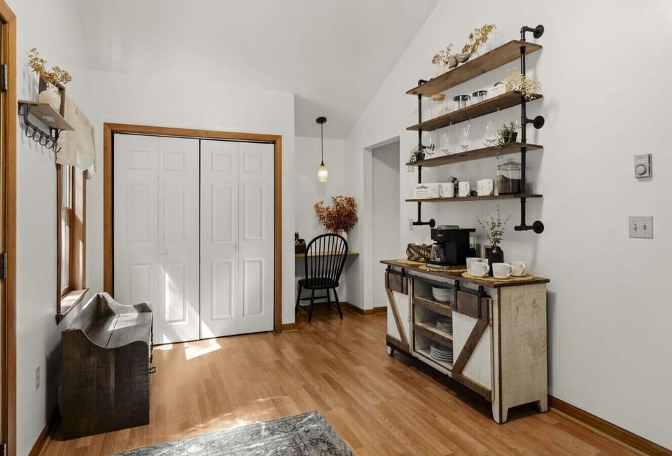Foyer / Coffee Area