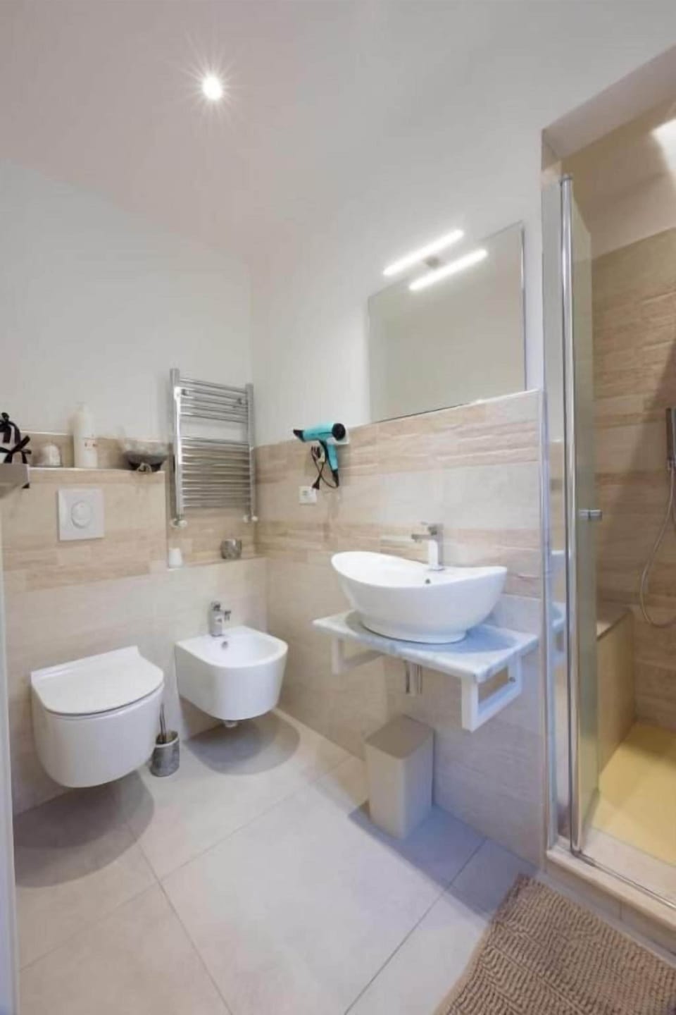 Comfort Room, Ensuite, City View | Bathroom | Towels