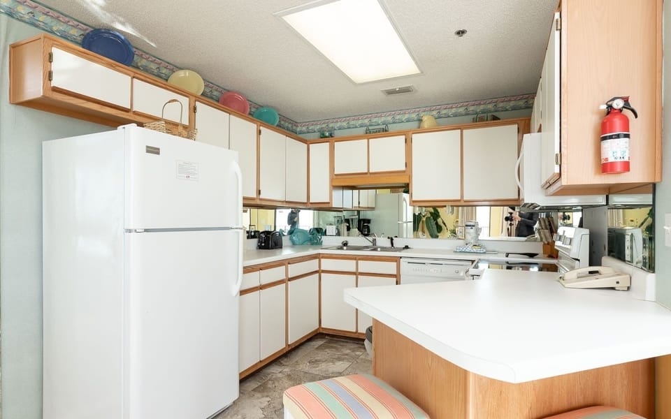Condo, 1 Bedroom | Private kitchen | Coffee/tea maker, fridge, oven