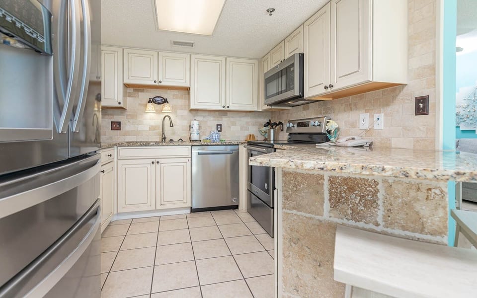 Condo, 1 Bedroom | Private kitchen | Coffee/tea maker, fridge, oven