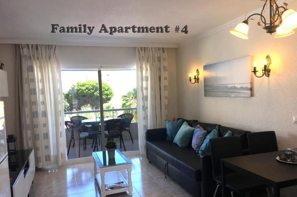 Family Apartment, 2 Bedrooms, Pool View | Living area