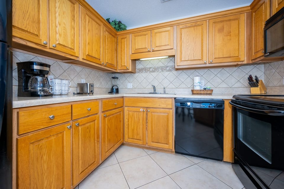 Condo, 1 Bedroom | Private kitchen | Coffee/tea maker, fridge, oven