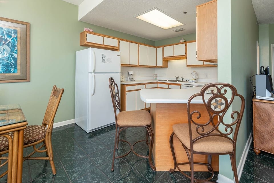 Condo, 1 Bedroom | Private kitchen | Coffee/tea maker, fridge, oven