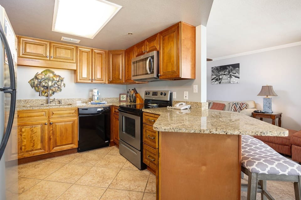 Condo, 1 Bedroom | Private kitchen | Coffee/tea maker, fridge, oven