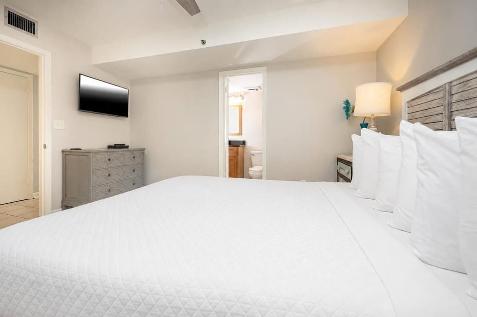 Condo, 1 Bedroom | 1 bedroom, WiFi (free)