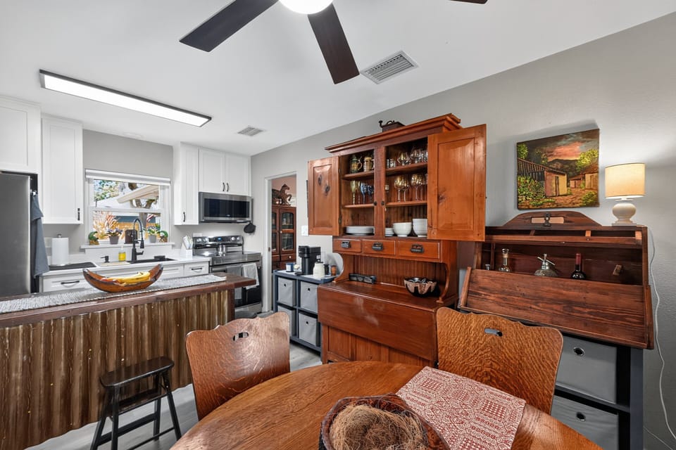 House, 2 Bedrooms | Dining