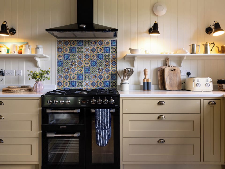 Dishwasher, cookware/dishes/utensils