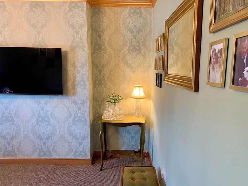 Cottage | Interior