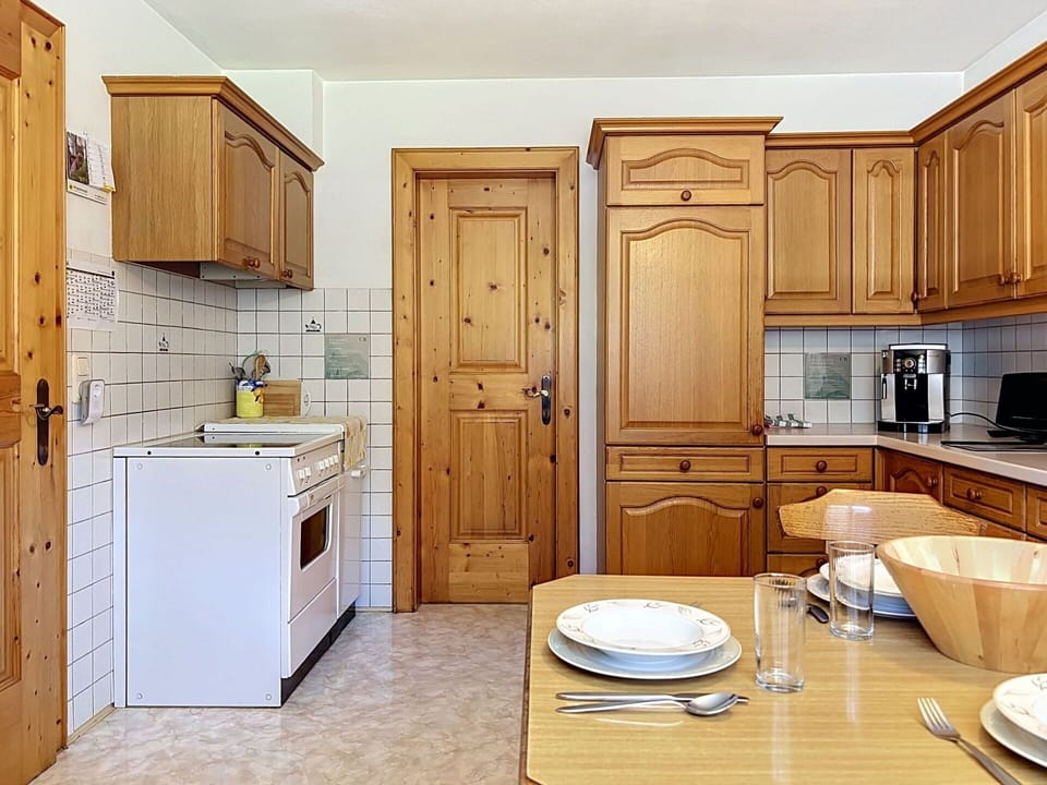 Cabinetry, Interior Design, Flooring, Wood, Kitchen, Furniture, Countertop, Floor, Ceiling, Cupboard