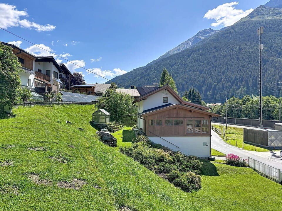 Mountainous Landforms, Mountain, Hill, Mountain Range, Highland, Hill Station, House, Landscape, Valley, Rural Area