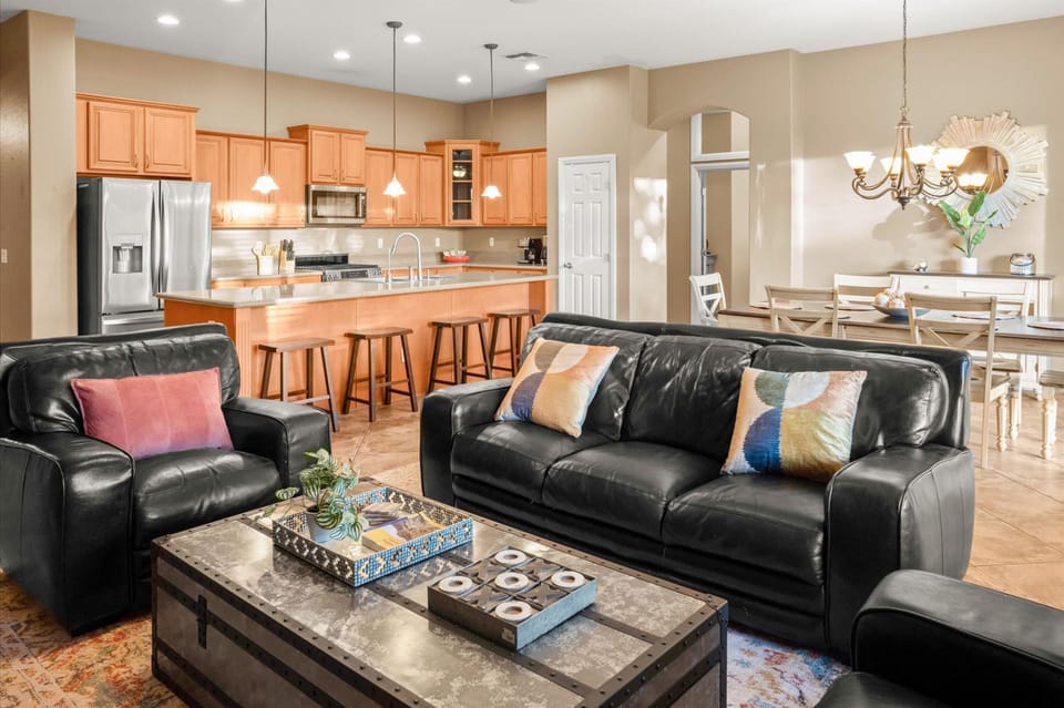 House | 6 bedrooms, high-speed internet