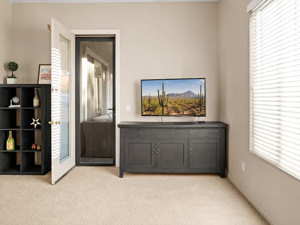 House | 6 bedrooms, high-speed internet