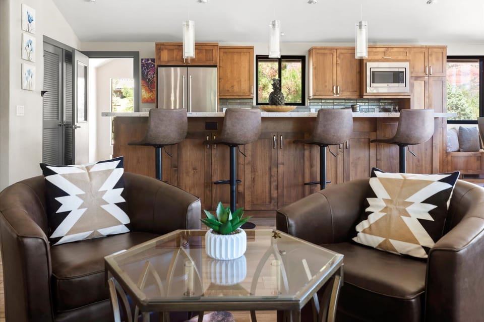 House | 5 bedrooms, high-speed internet