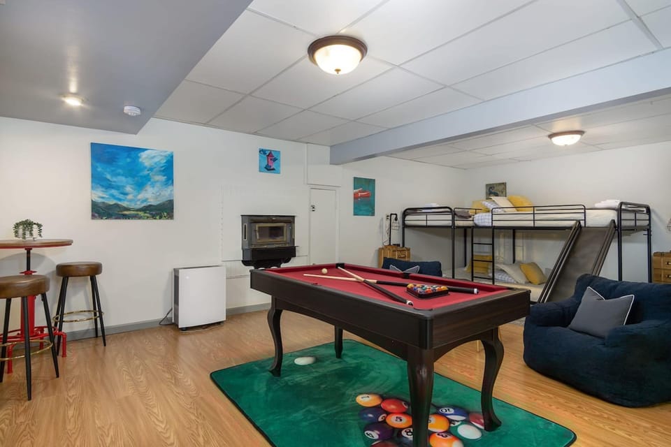 House | 5 bedrooms, high-speed internet