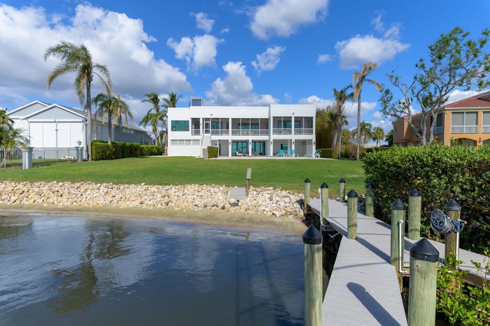 House | 5 bedrooms, high-speed internet