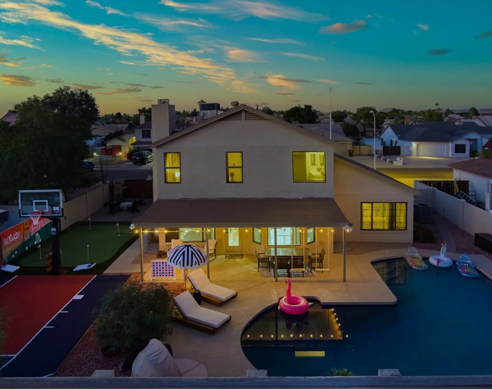 House | 6 bedrooms, high-speed internet